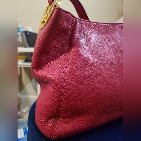 Michael Kors Fuchsia Shoulder Bag with Gold Logo - Picture 8 of 10